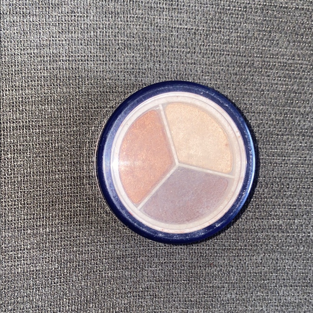 Elegant Trio Eyeshadow Palette